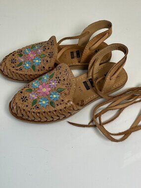 Calzado Annahel Huarache Sandals Size 6 Tan Floral Embroidery Made Mexico